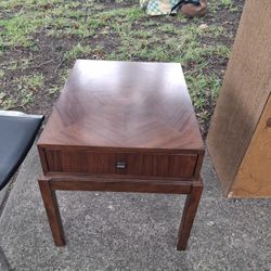 MID-CENTURY MODERN END TABLE