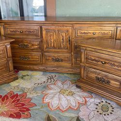Gorgeous solid wood dresser set