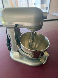 KitchenAid mixer 6 qt. Excellent