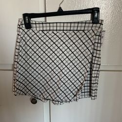 Sky and Sparrow (tillys) White And Black Skort  - Size M