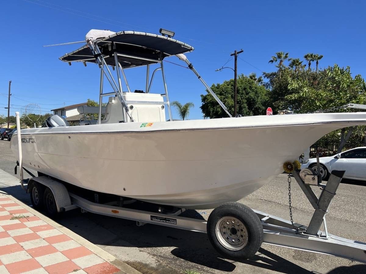 2004 SeamFox 26 Foot Center Console