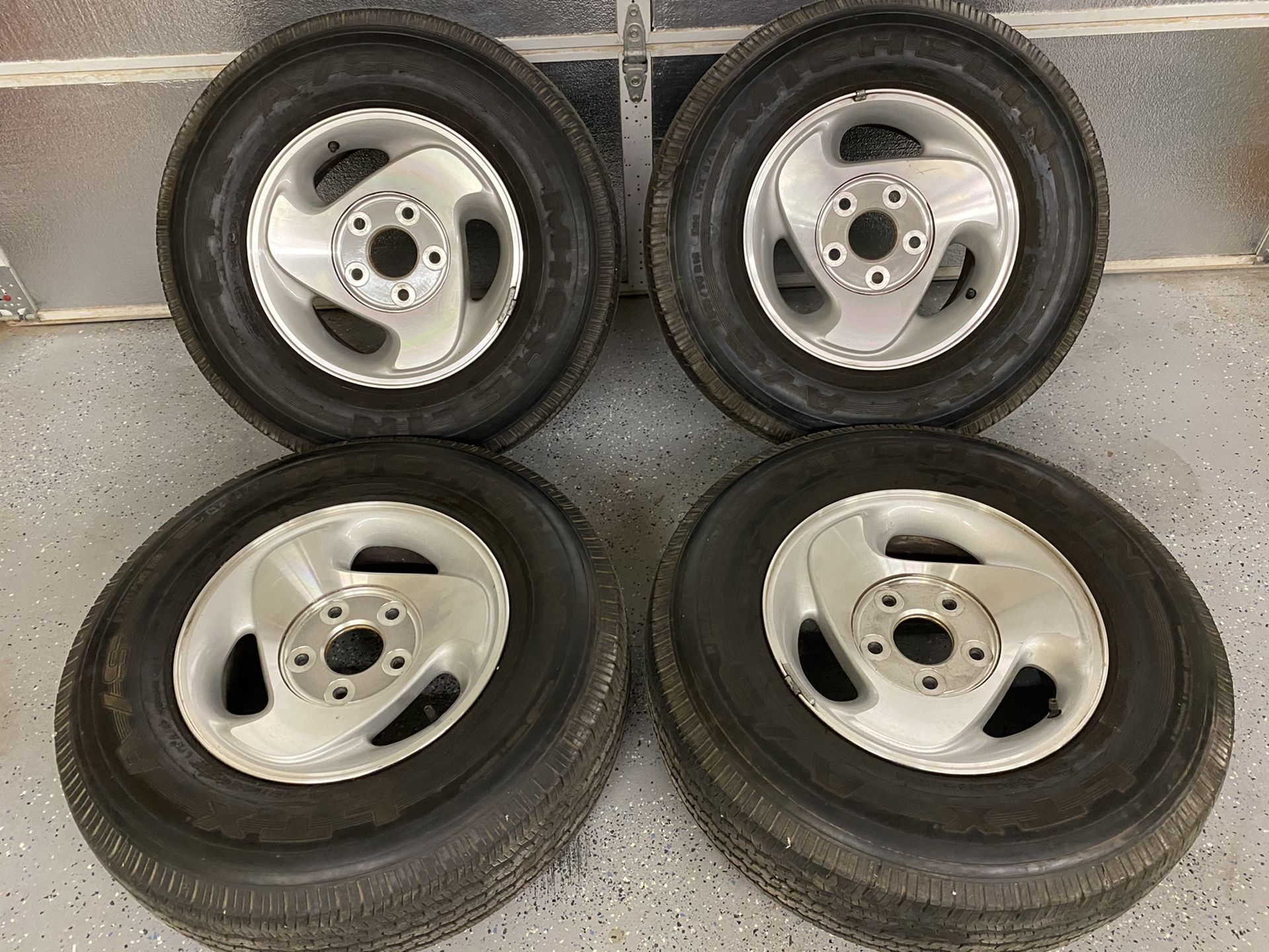 1 Set of Michelin Tires w/Rims