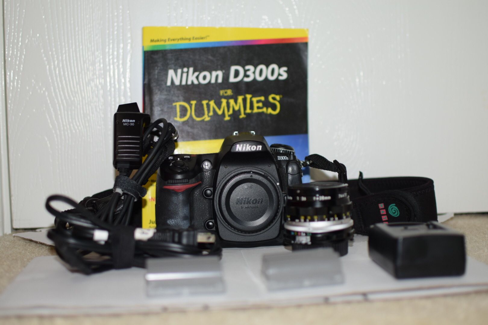Nikon D300S 12.3MP Digital SLR Camera W/ Nikkor-H 28mm Lens & Shutter Release MC-30
