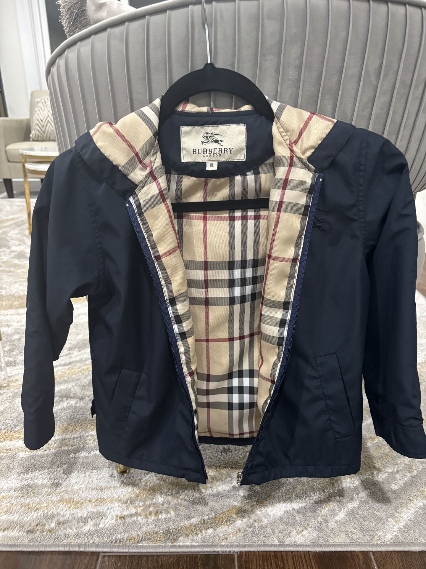 Burberry little boys light spring jacket size 4/5