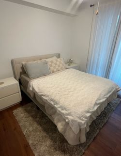 QUEEN BED