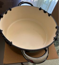 Brand new large Enamel Cast Iron Pot