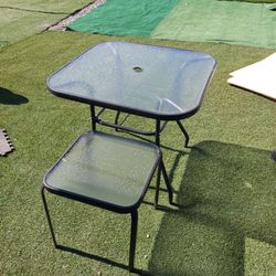 Clean like new patio table set 1 bigger table 1 smaller end table $120 for set cash only pls must pick up Broadway and apache buckeye az