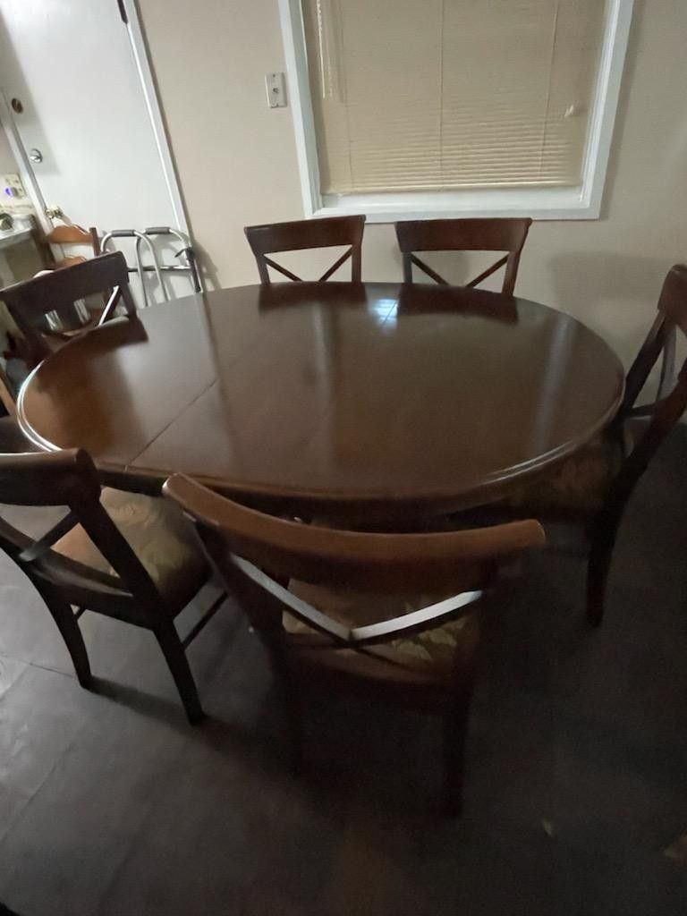 Dining Set/Kitchen Table w 8 Chairs