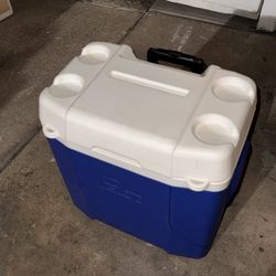 Igloo Cooler With Wheels 