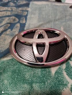 NIB Toyota Hood Emblem