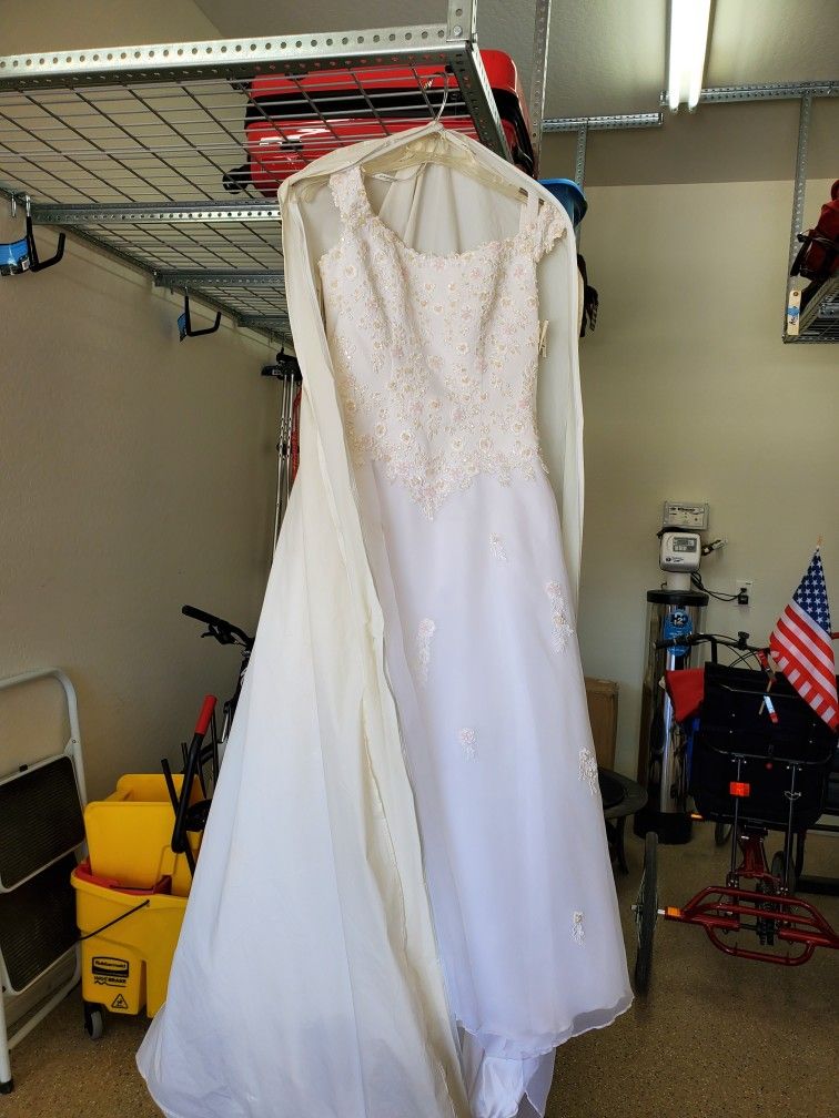 David's Bridal Wedding Dress, In