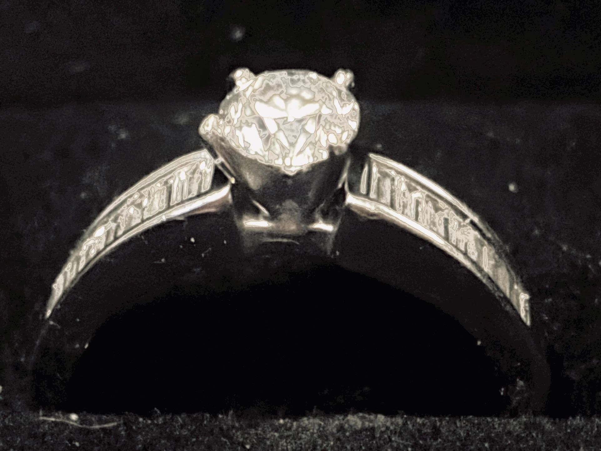 Diamond And white gold engagement ring