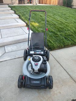 Murray with Briggs and Stratton engine gas lawn mower