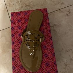 Tory Burch Patent Leather sandals 