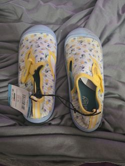 13/1 swim shoes toddler