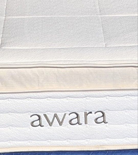 Awara Premier Luxury Hybrid Mattress, King, Like New, Excellent Condition