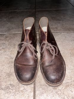 CLARKS CHUKKA SZ 8