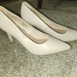 Brand New Bone Colored Heels Size 10 