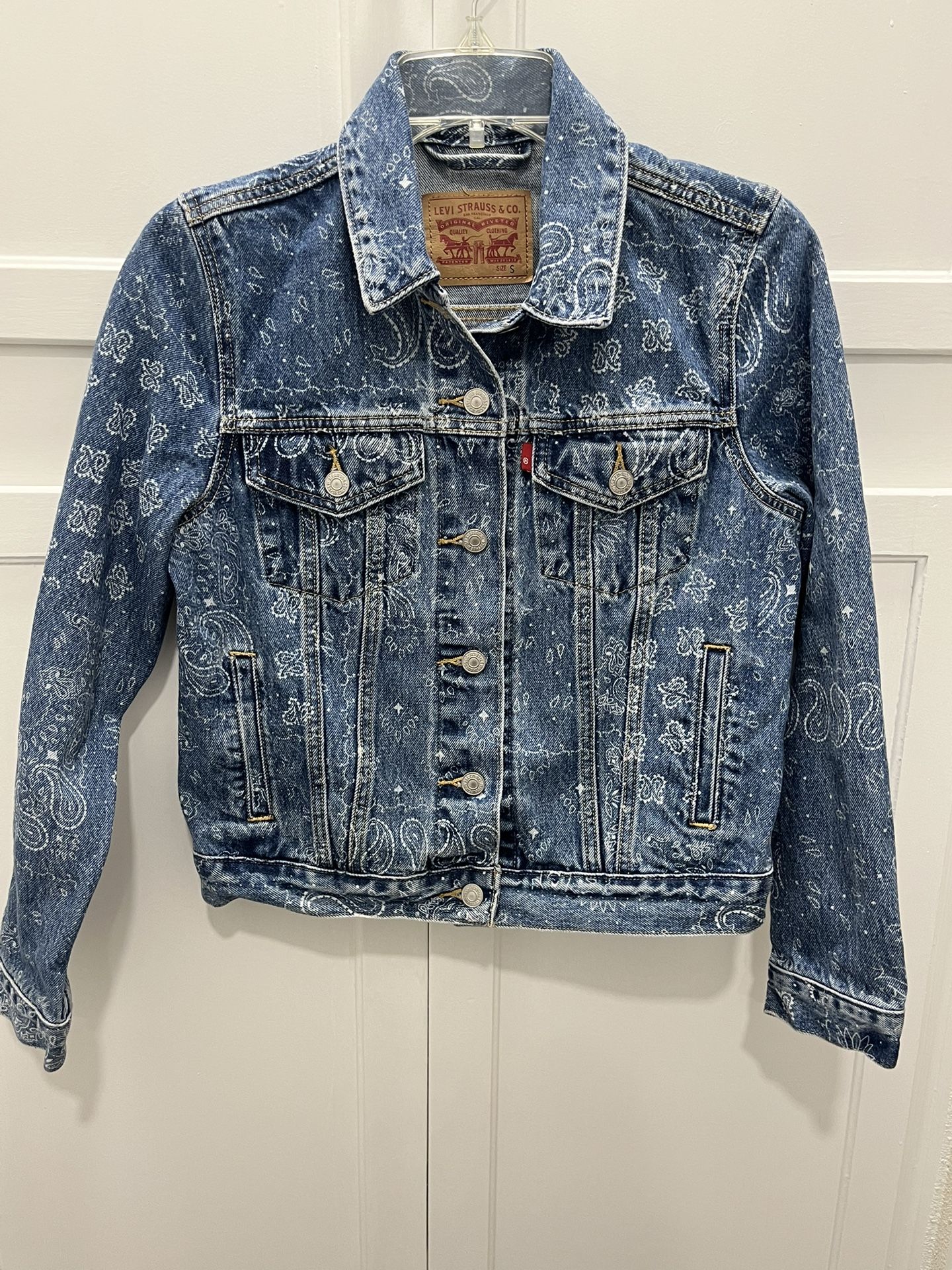 LEVI’S Women’s Original Trucker Jacket Small( Used)