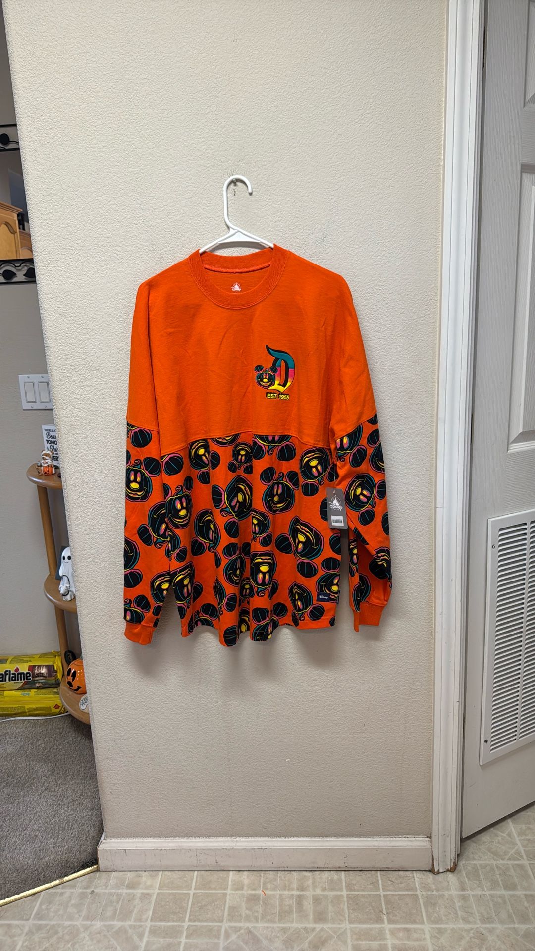 New With Tags Mens Women’s Unisex XL Extra Large Mickey Mouse Disneyland Disney Parks Halloween Pumpkin Spirit Jersey