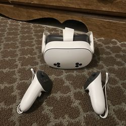 Meta Quest 3S 128GB & Controllers + Travel Case