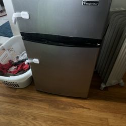 mini fridge 