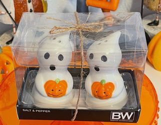 Boston Warehouse Ghost Salt & Pepper Shakers Halloween Pumpkin Figurine Set Boo