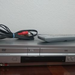 DVD/VCR COMBO WITH REMOTE AND WIRES