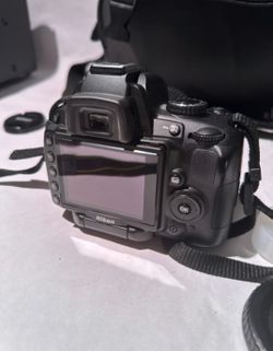 Nikon D5000 with 18-55mm lens charger battery 8gb card and case. Tested works!
