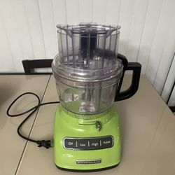 KitchenAid Green Apple food processor Some  accessories KFP0930 No Blades. Pre owned in good cosmetic condition with normal signs of usage. Works grea