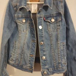 LEVI'S DENIM JEAN JACKET.,.. CHECK OUT MY PAGE FOR MORE ITEMS