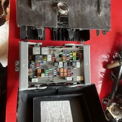 2007-14 Chevy  GMC Cadillac Fuse Box Junction Relay Distribution Block OEM