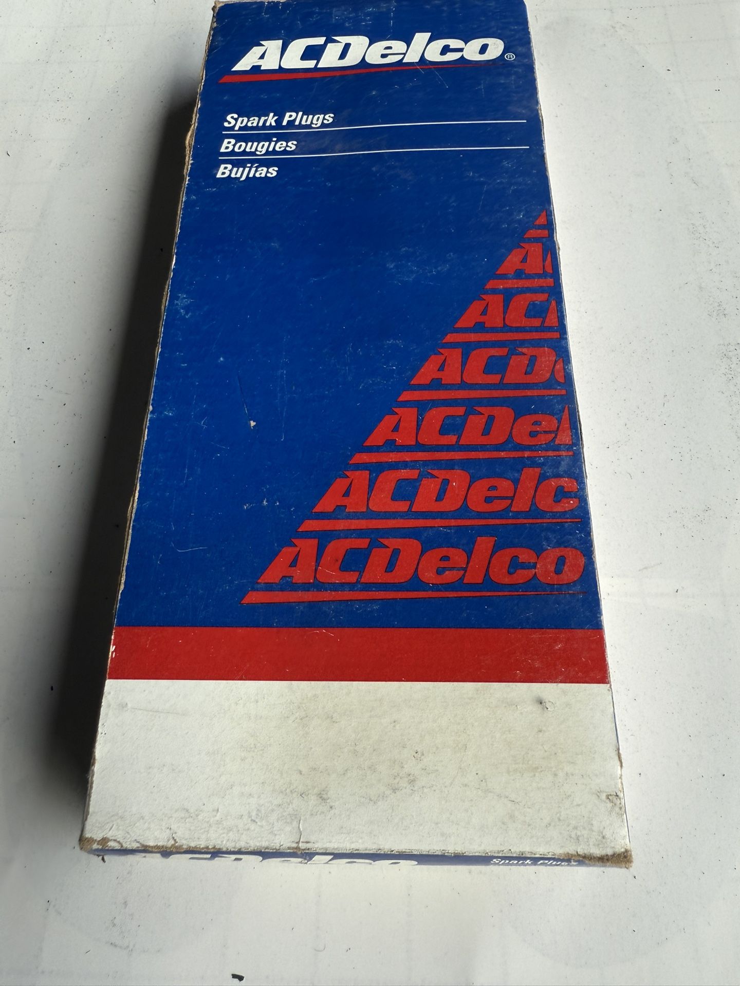 New Genuine GM ACDelco Spark Plugs R45S Set Of 8