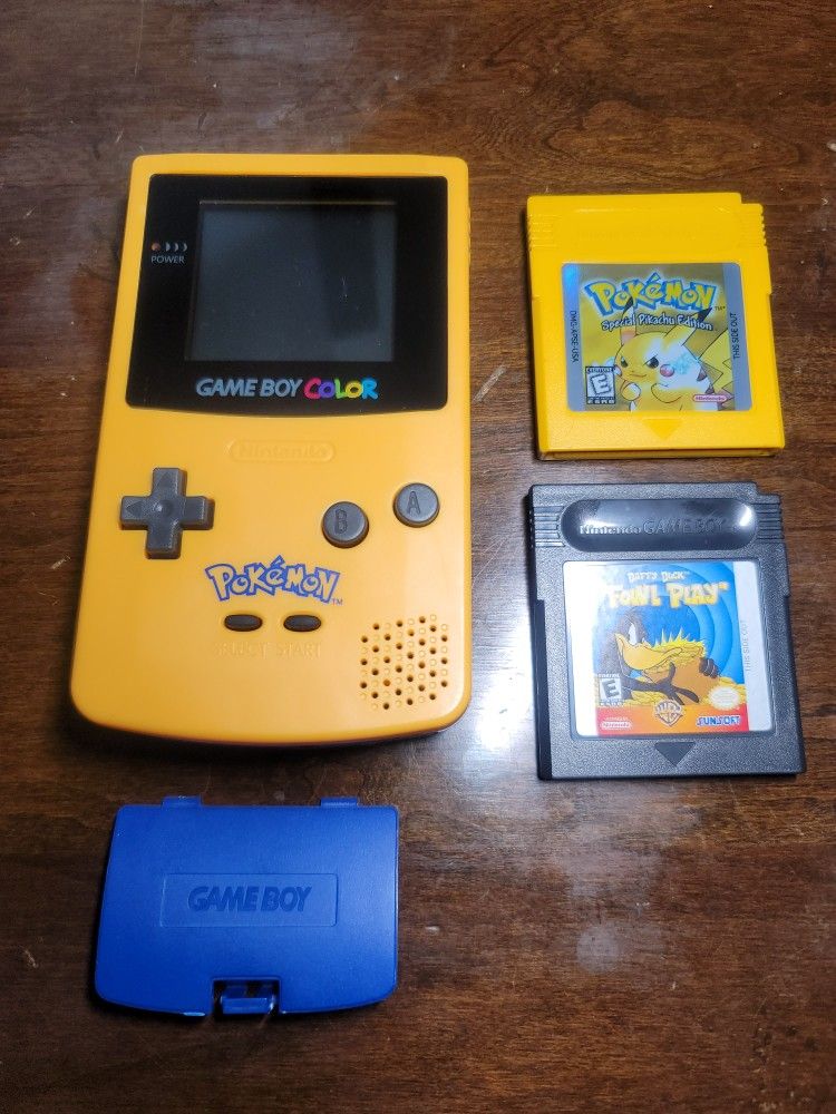 Gameboy Color w/Pokemon Yellow & Daffy Duck Fowl-Play