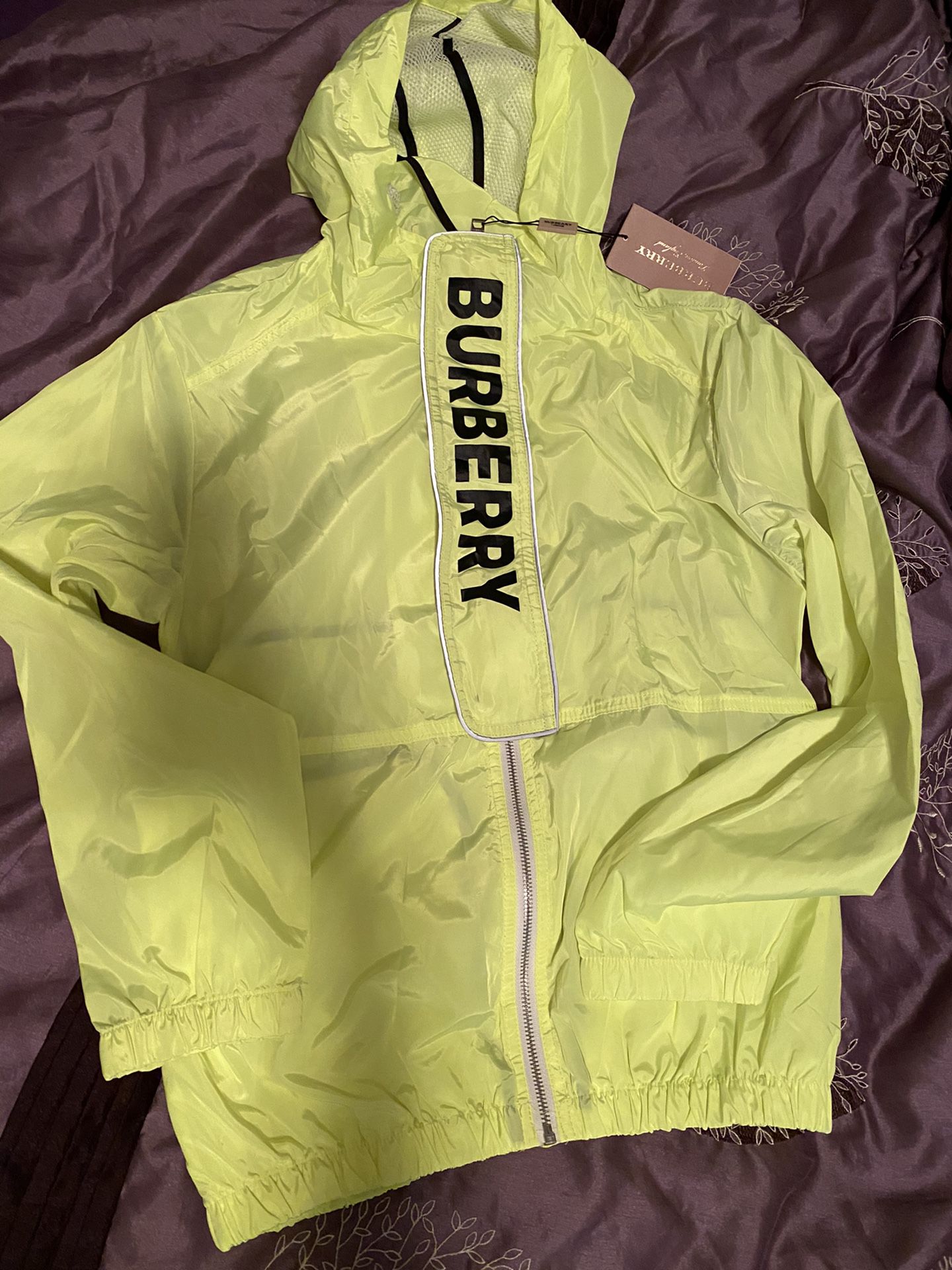 Burberry jacket/ windbreaker size M/L