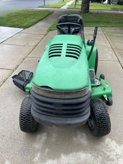 JOHN DEERE Sabre 19.0 hp Riding Mower