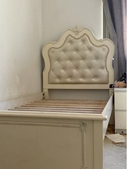 White twin bed frame open to any offers, needs to be pick up today by 3