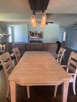 Dining room table and 4 chairs