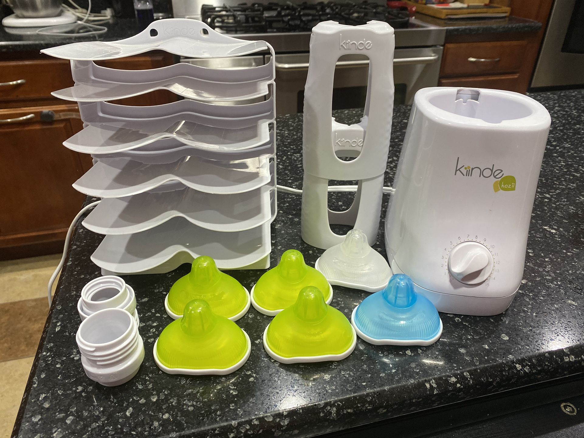 Kiinde Starter Kit Plus Bottle Warmer And More for Sale in Sanford, NC -  OfferUp