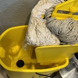 rubber maid wave brake commercial  Mop