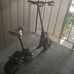 MoterScoot 2x 50cc Gas Scooter. 