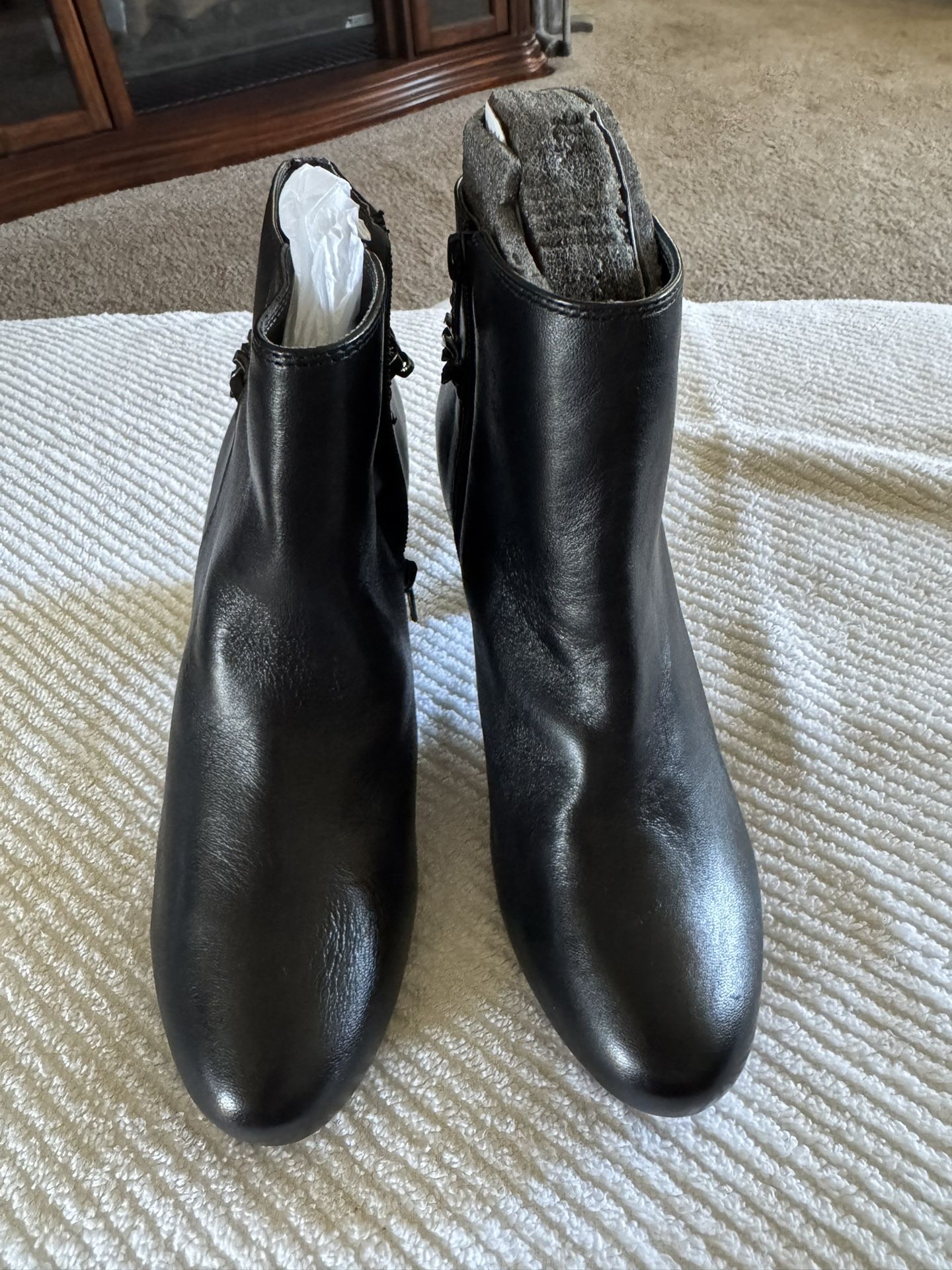 NWB LEATHER ANKLE BOOTS 8 1/2 M