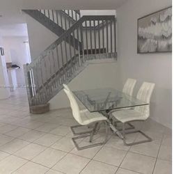 Dinning Set 4 Chairs 