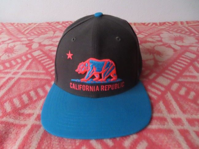 47 Brand California Republic Snap-Back Truckers Hat pink, Black & blue One Size