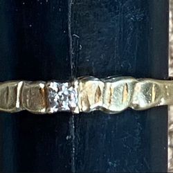 Petite 10k Gold & Diamond Ring Size 6 1/2 0.88 Grams