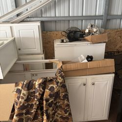 Kitchen Cabinets 11 Or 12 Units Must Go!!!