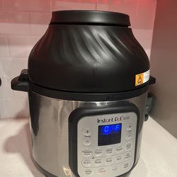 Instant Pot Multi Cooker Like New