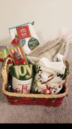Christmas Gift Basket - Brand New 