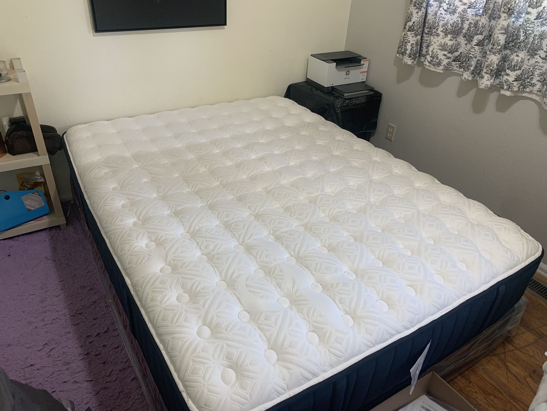 Estate Hurston Queen 14" Luxury Cushion Firm Mattress