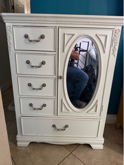 Small fancy dresser
